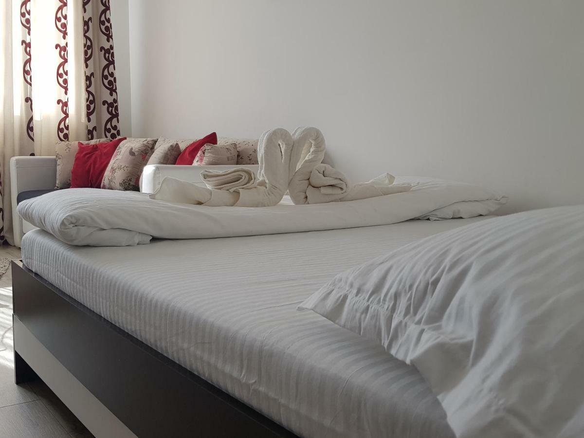Studio Central Piatra Neamt Luaran gambar